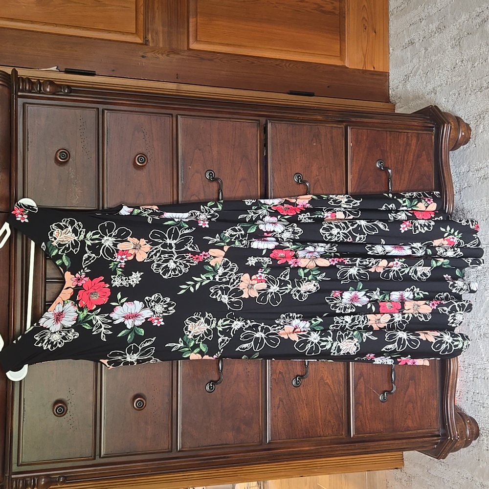 Robbie Bee Black Floral Maxi Dress - Picture 5 of 5